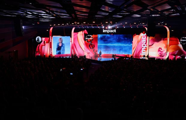 Michelle Obama urcă pe scena IMPACT București. JIDVEI, vinul oficial al celui mai important eveniment de business & tech din Europa de Sud-Est.