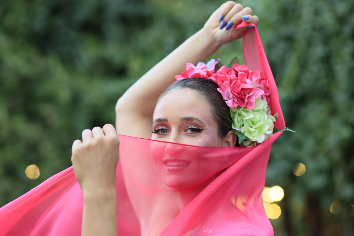 Simona Radiș și Sabrina Voinea, ravisante pe podiumul de la Bukarest Fashion Week: „Îmi dau lacrimile!” + Cu ce vedete s-au întâlnit în culise