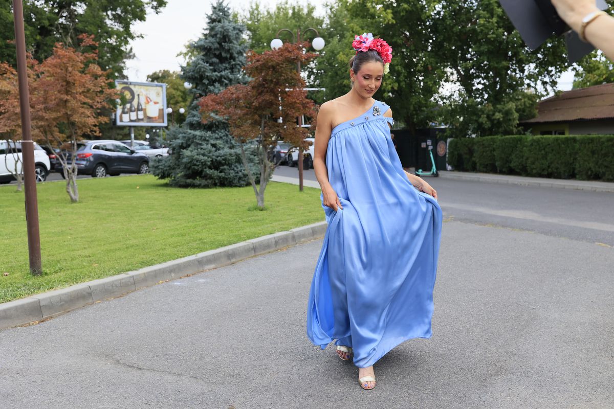 Simona Radiș și Sabrina Voinea, ravisante pe podiumul de la Bukarest Fashion Week: „Îmi dau lacrimile!” + Cu ce vedete s-au întâlnit în culise