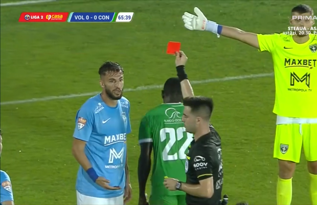 Moment incredibil la Voluntari - Concordia Chiajna: a luat două „galbene” într-un minut pentru două gesturi identice!