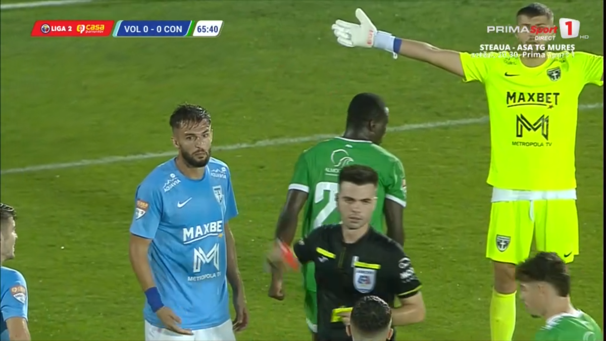 Moment incredibil la Voluntari - Concordia Chiajna: a luat două „galbene” într-un minut pentru două gesturi identice!