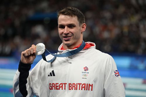 Ben Proud cu medalia de argint la Jocurile Olimpice de la Paris cucerită în proba de 50 m liber FOTO Imago Images