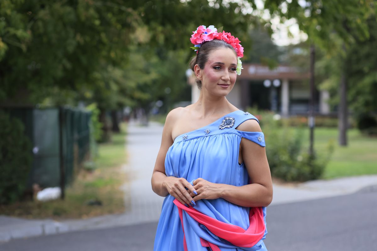 Simona Radiș și Sabrina Voinea, ravisante pe podiumul de la Bukarest Fashion Week: „Îmi dau lacrimile!” + Cu ce vedete s-au întâlnit în culise