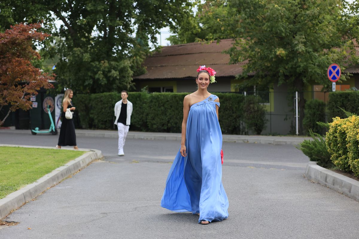 Simona Radiș și Sabrina Voinea, ravisante pe podiumul de la Bukarest Fashion Week: „Îmi dau lacrimile!” + Cu ce vedete s-au întâlnit în culise