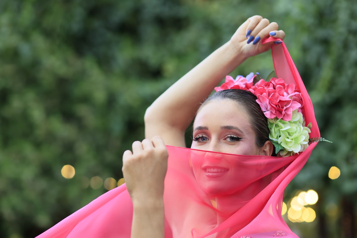 Simona Radiș și Sabrina Voinea, ravisante pe podiumul de la Bukarest Fashion Week: „Îmi dau lacrimile!” + Cu ce vedete s-au întâlnit în culise