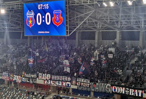 Suporterii „militarilor” în acțiune, la Steaua - ASA Târgu Mureș / FOTO: GSP