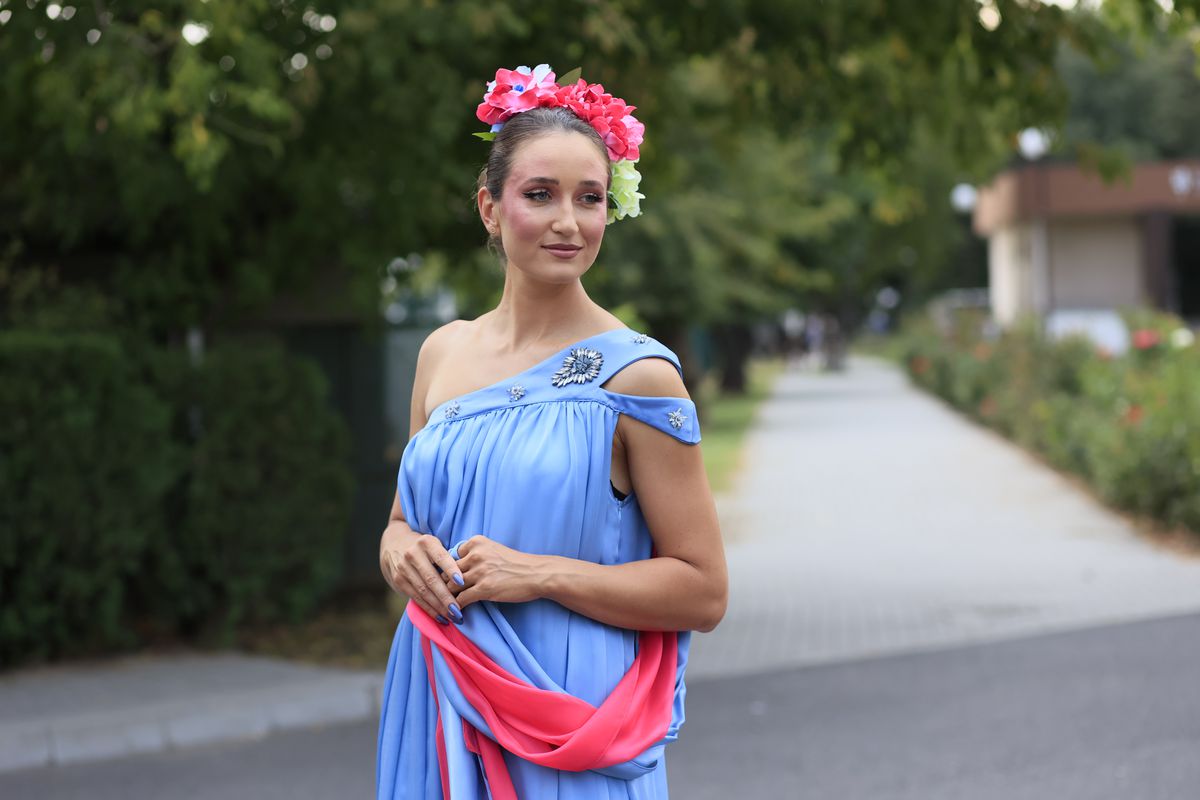 Simona Radiș și Sabrina Voinea, ravisante pe podiumul de la Bukarest Fashion Week: „Îmi dau lacrimile!” + Cu ce vedete s-au întâlnit în culise