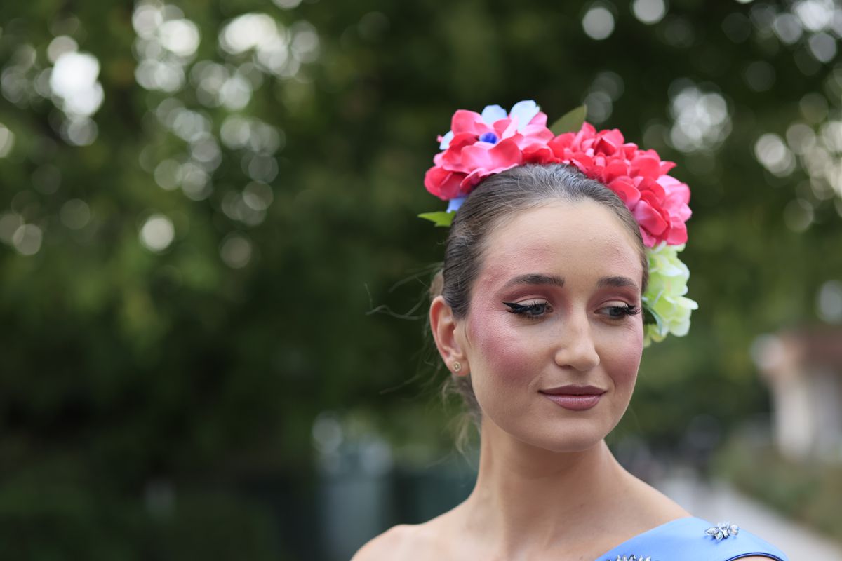 Simona Radiș și Sabrina Voinea, ravisante pe podiumul de la Bukarest Fashion Week: „Îmi dau lacrimile!” + Cu ce vedete s-au întâlnit în culise