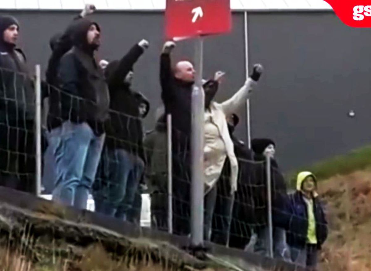 FEROE - ROMÂNIA // VIDEO+FOTO Ultrașii au venit la antrenamentul oficial al naționalei + Vremea le-a dat bătăi de cap „tricolorilor”