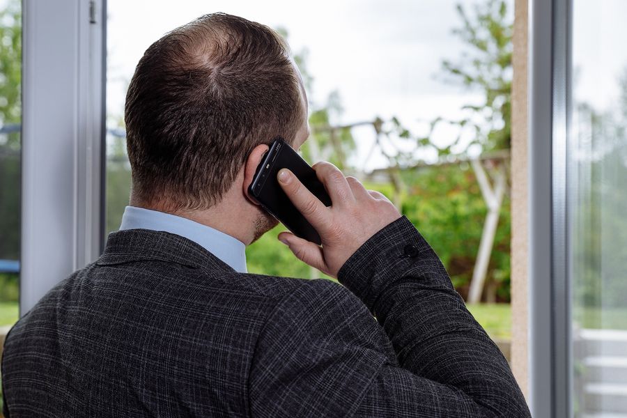 Cine plătește comisionul agenției imobiliare la închiriere: proprietarul sau chiriașul?