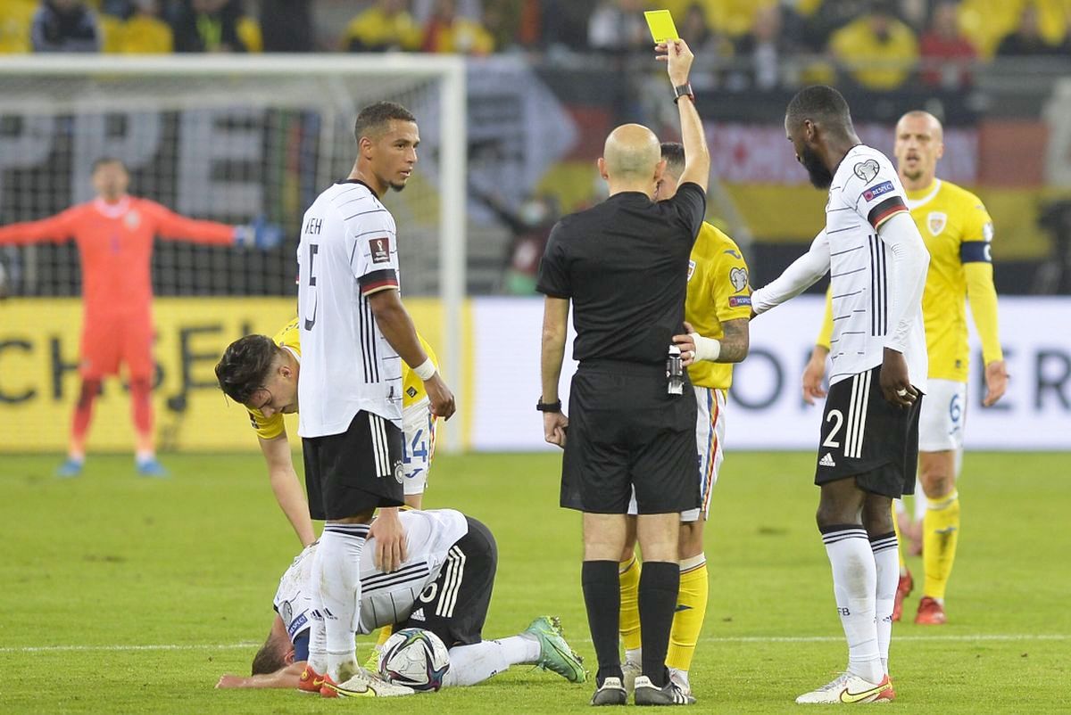 Șase „tricolori” sunt la un galben de suspendare pentru meciul cu Islanda » George Pușcaș, lider în topul indisciplinaților