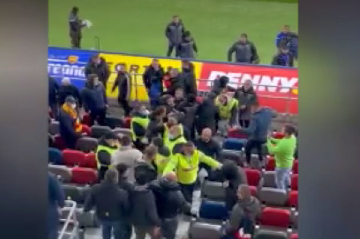 Scene reprobabile în Ghencea » Bătaie între suporterii români și staff-ul Armeniei