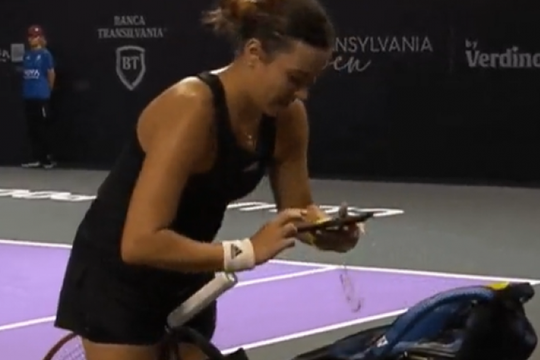 Gabriela Ruse (24 de ani, 104 WTA) a fost protagonista unui moment amuzant în timpul meciului cu franțuzoaica Harmony Tan (25 de ani, 122 WTA), din primul tur al Transylvania Open.