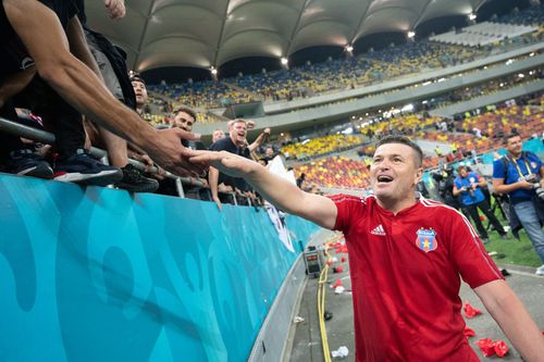 Daniel Oprița (41 de ani), antrenorul celor de la CSA Steaua, a fost suspendat o etapă din cauza declarațiilor scandaloase oferite la finalul meciului cu Dinamo, câștigat 2-1.