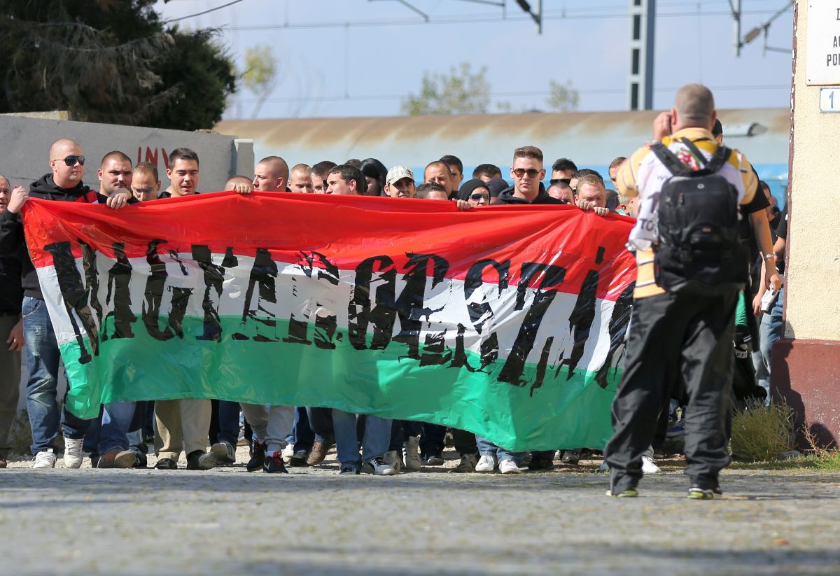 Telescopice peste față, bastoane, cagule, torțe și pumni » 9 ani de cel mai VIOLENT meci găzduit vreodată în România