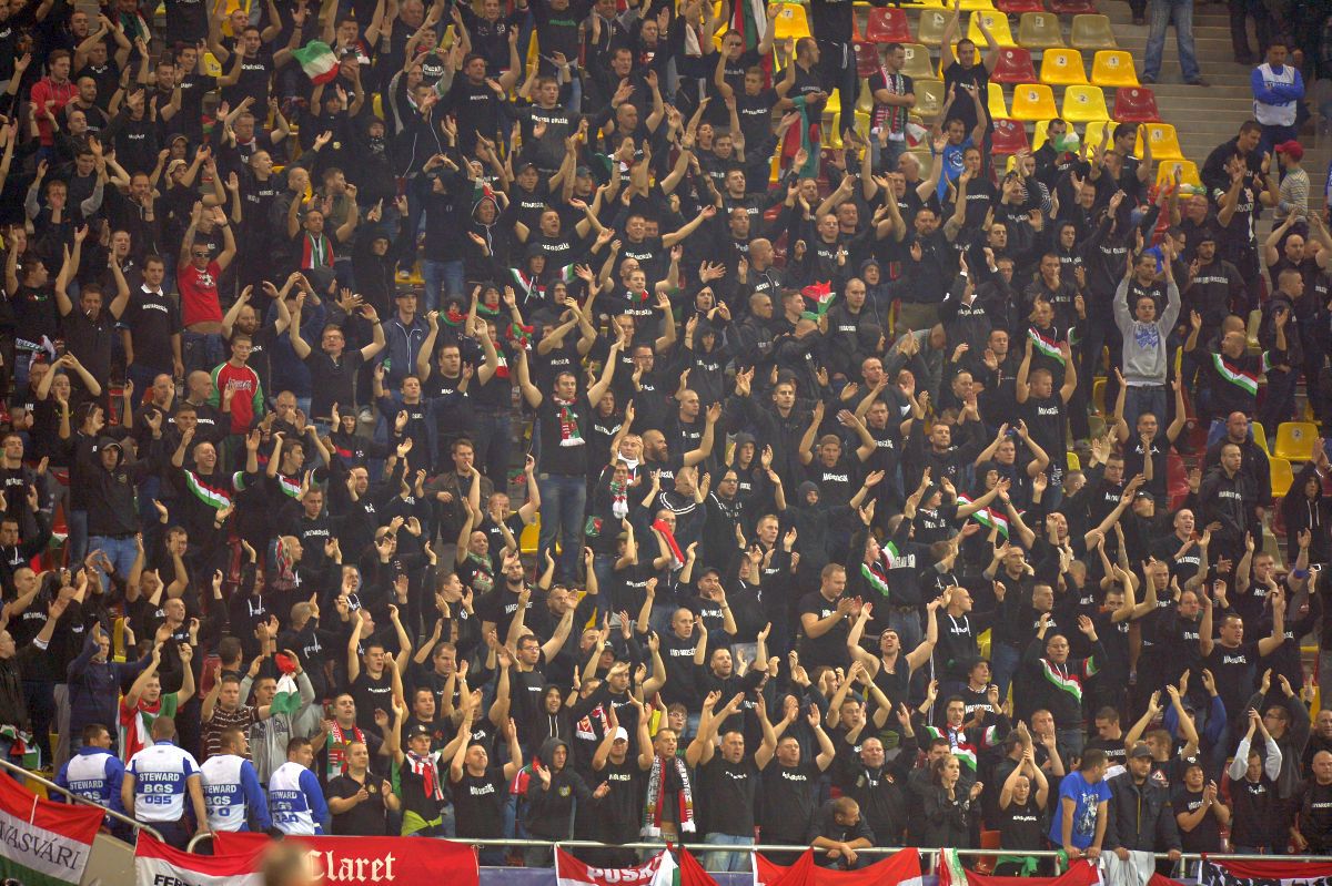 Telescopice peste față, bastoane, cagule, torțe și pumni » 9 ani de cel mai VIOLENT meci găzduit vreodată în România