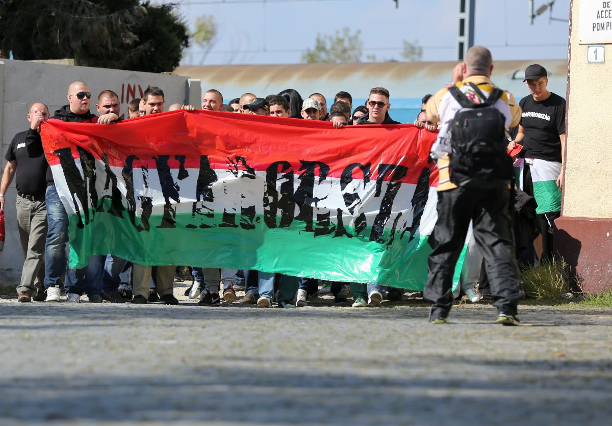 Telescopice peste față, bastoane, cagule, torțe și pumni » 9 ani de cel mai VIOLENT meci găzduit vreodată în România