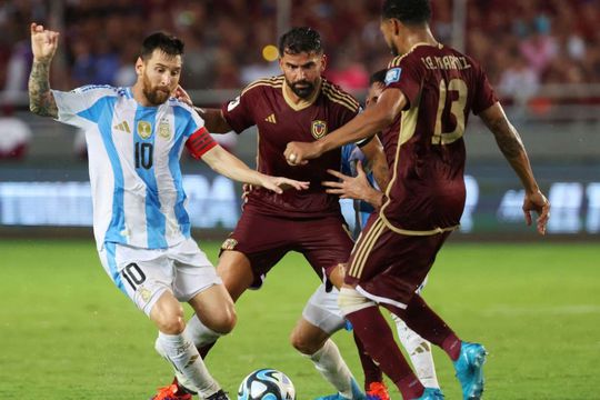 Leo Messi a avut viață grea cu venezuelenii și cu ploaia, la Maturin
