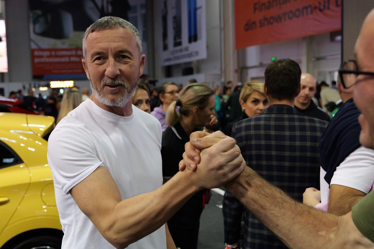 FCSB a „parcat” la Salonul Auto București » Întrebarea care i-a făcut pe toți să râdă