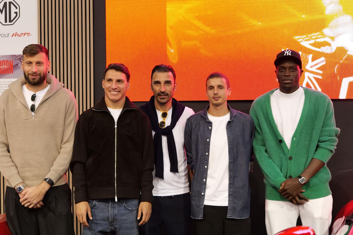 FCSB, jucători, Charalambous și MM Stoica, la Salonul Auto