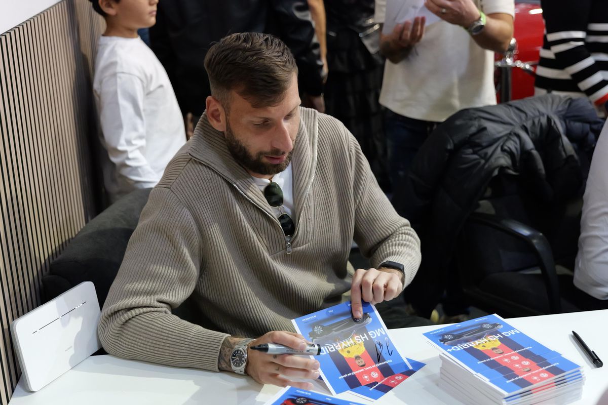 FCSB, jucători, Charalambous și MM Stoica, la Salonul Auto