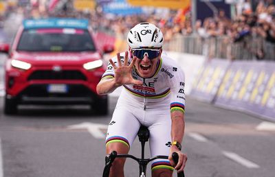 Tadej Pogacar: „Nu sunt un supererou, sunt doar un tip normal"