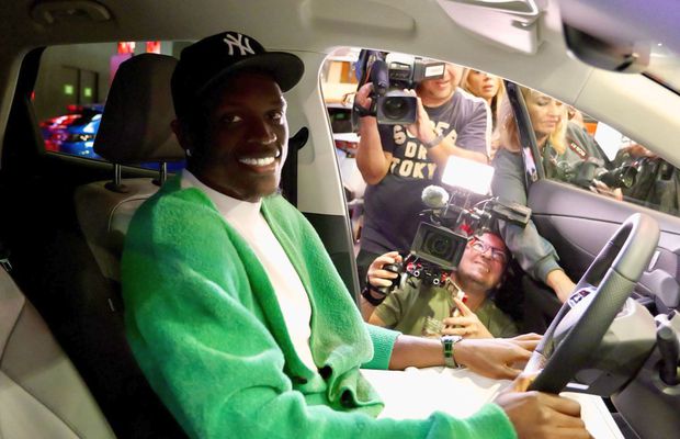 FCSB a „parcat” la Salonul Auto București » Întrebarea care i-a făcut pe toți să râdă