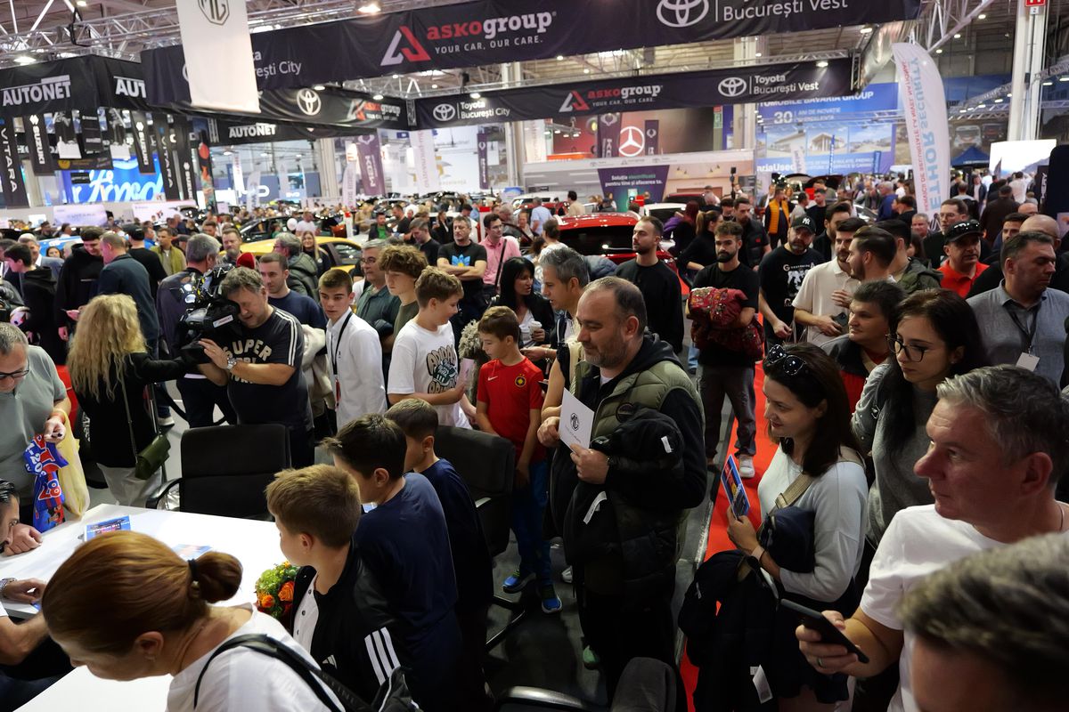 FCSB, jucători, Charalambous și MM Stoica, la Salonul Auto