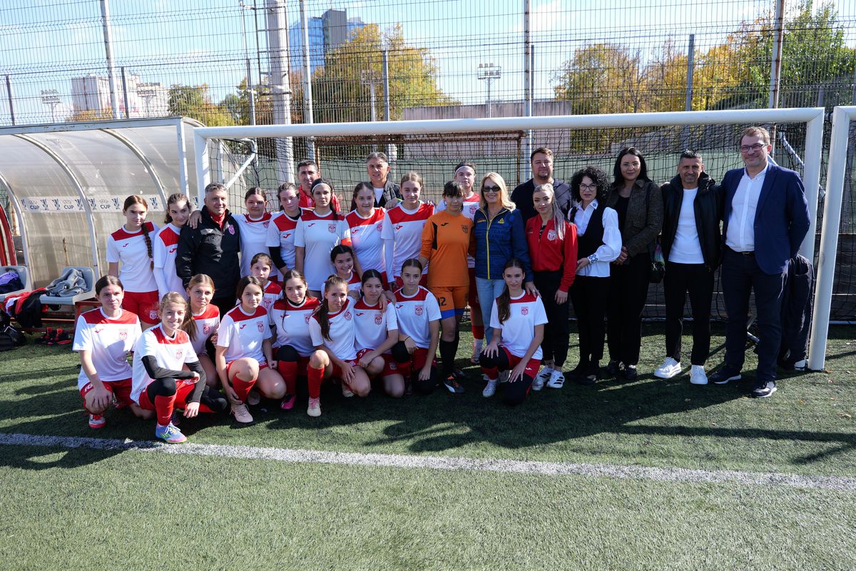 Imagini de aur la Complexul Sportiv Dinamo » Nadia Comăneci și David Popovici, față în față pentru viitorul sportului românesc: „Așa a făcut și Halep!”