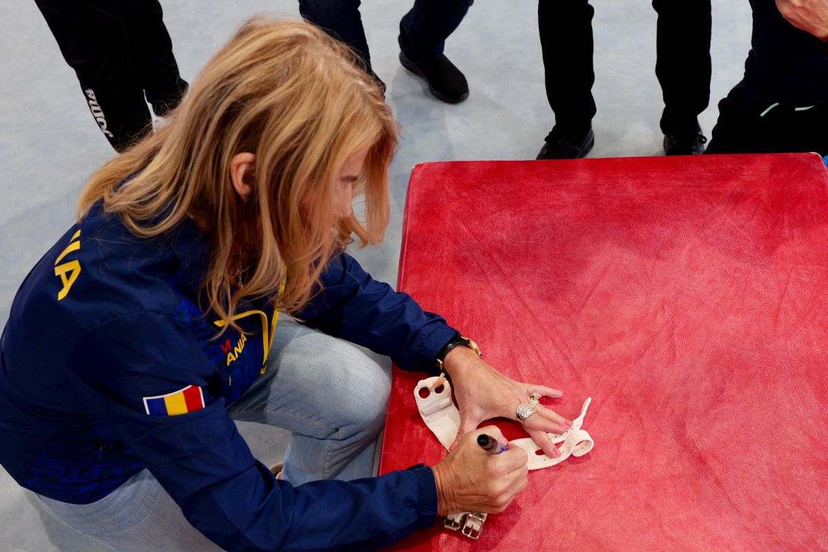 Imagini de aur la Complexul Sportiv Dinamo » Nadia Comăneci și David Popovici, față în față pentru viitorul sportului românesc: „Așa a făcut și Halep!”