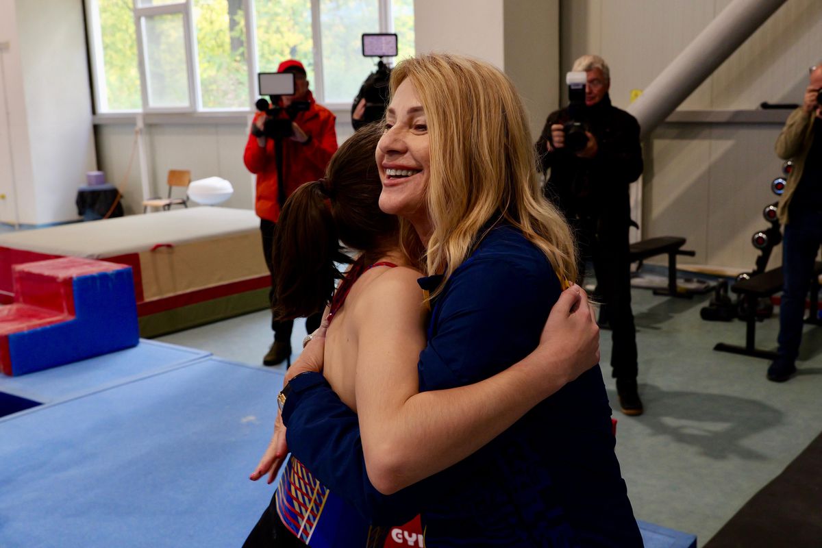 Imagini de aur la Complexul Sportiv Dinamo » Nadia Comăneci și David Popovici, față în față pentru viitorul sportului românesc: „Așa a făcut și Halep!”