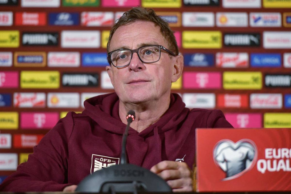 Ralf Rangnick, cu bicicleta specială în conferință la București