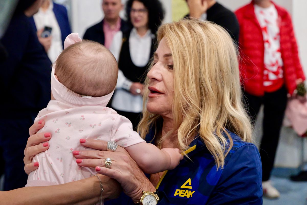 Imagini de aur la Complexul Sportiv Dinamo » Nadia Comăneci și David Popovici, față în față pentru viitorul sportului românesc: „Așa a făcut și Halep!”