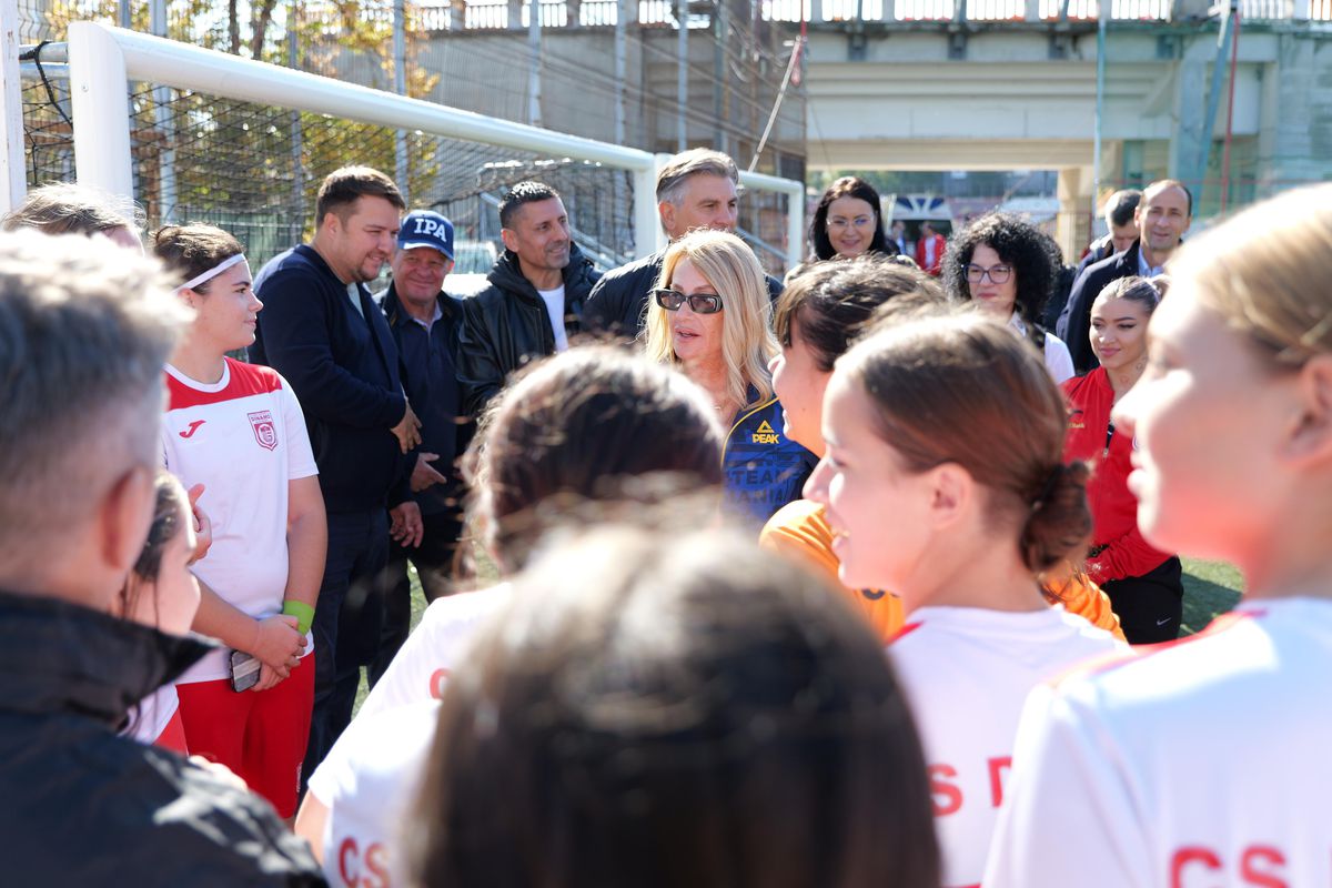 Imagini de aur la Complexul Sportiv Dinamo » Nadia Comăneci și David Popovici, față în față pentru viitorul sportului românesc: „Așa a făcut și Halep!”