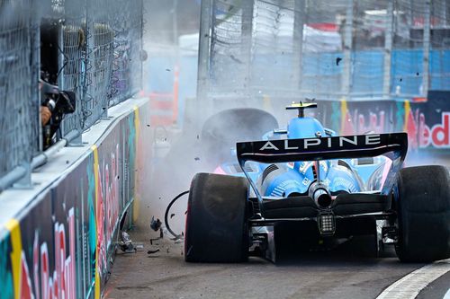 Esteban Ocon, pe atunci la Alpine, s-a ciocnit de parapet la Miami, în 2022. Foto: Imago Images