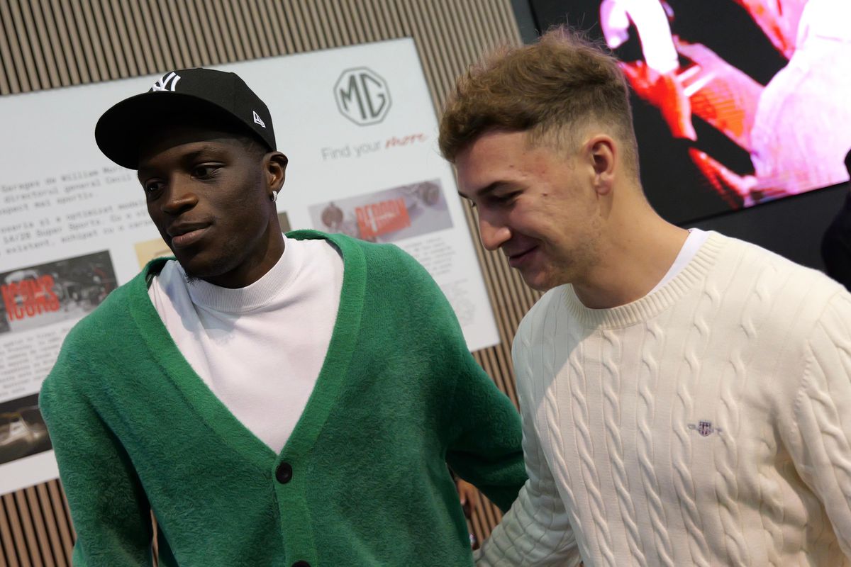 FCSB a „parcat” la Salonul Auto București » Întrebarea care i-a făcut pe toți să râdă