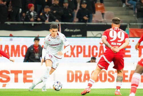 Alex Dobre vs Alex Pop în Dinamo - Rapid din sezonul trecut. Foto: Imago Images
