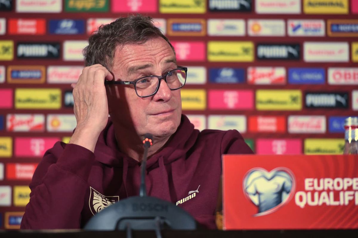 Ralf Rangnick, cu bicicleta specială în conferință la București