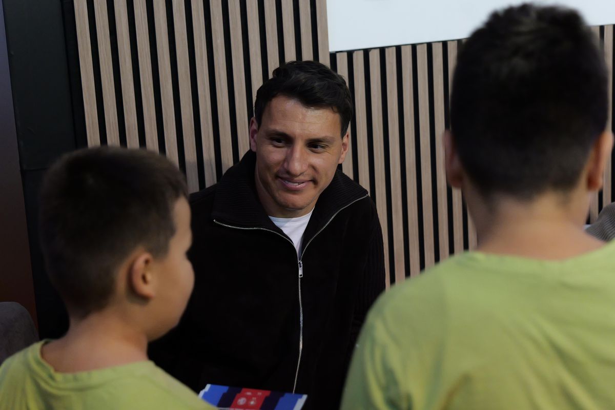 FCSB a „parcat” la Salonul Auto București » Întrebarea care i-a făcut pe toți să râdă