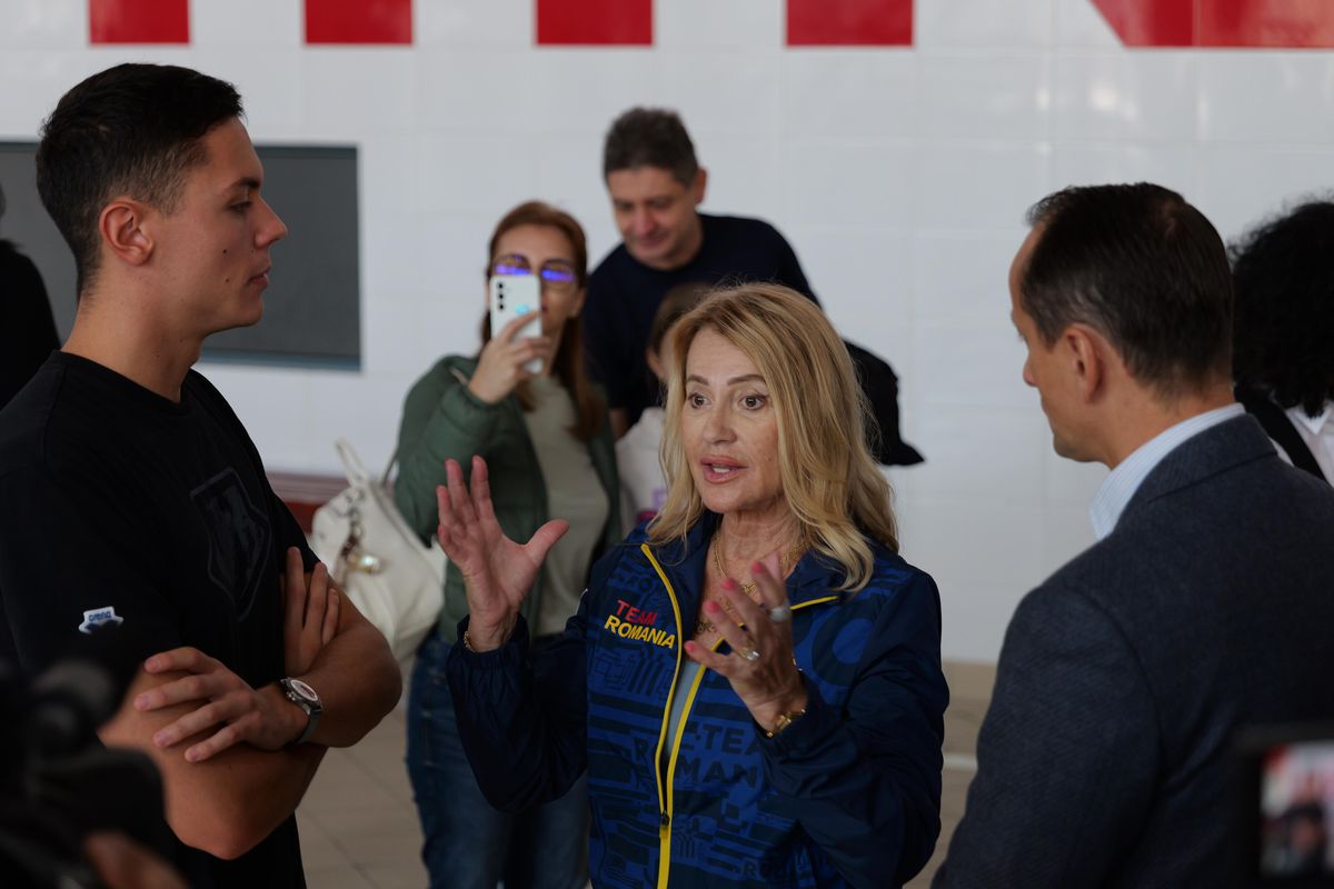 Imagini de aur la Complexul Sportiv Dinamo » Nadia Comăneci și David Popovici, față în față pentru viitorul sportului românesc: „Așa a făcut și Halep!”