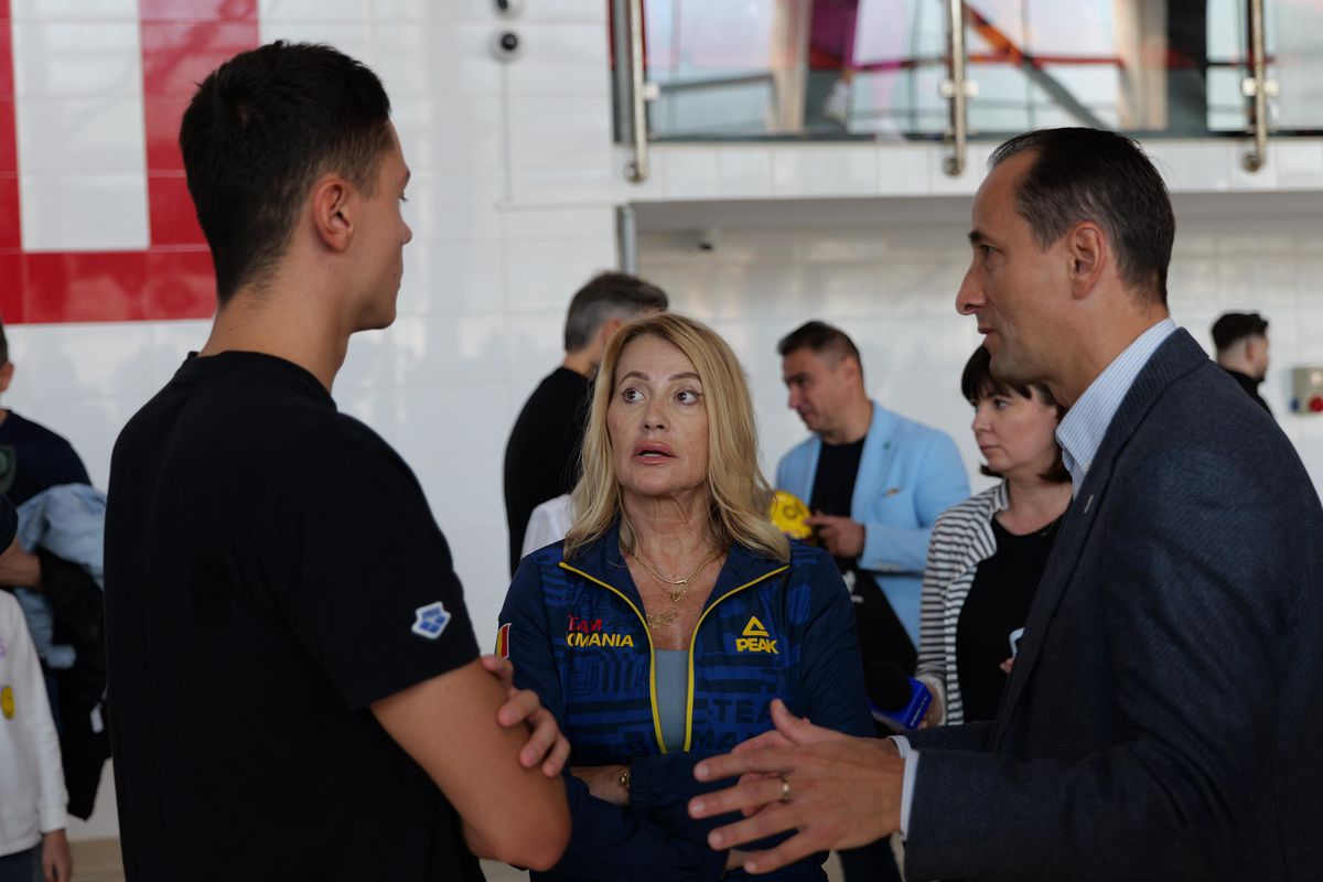 Imagini de aur la Complexul Sportiv Dinamo » Nadia Comăneci și David Popovici, față în față pentru viitorul sportului românesc: „Așa a făcut și Halep!”