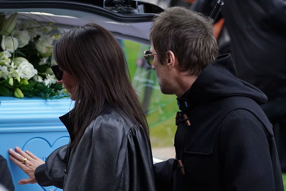 Imagini sfâșietoare la înmormântare: Wayne Rooney, în lacrimi » Multe nume mari au venit să-și ia adio