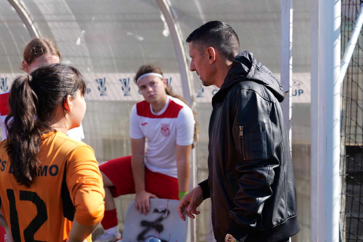 Imagini de aur la Complexul Sportiv Dinamo » Nadia Comăneci și David Popovici, față în față pentru viitorul sportului românesc: „Așa a făcut și Halep!”