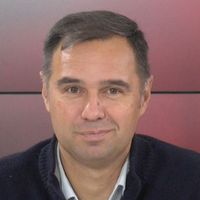Cu cine ține Angheluță