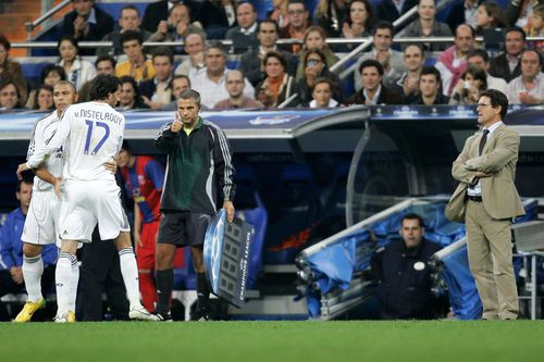 Fabio Capello obișnuia să-l schimbe pe titularul Ruud van Nistelrooy cu rezerva Ronaldo la Real Madrid / Foto: Imago