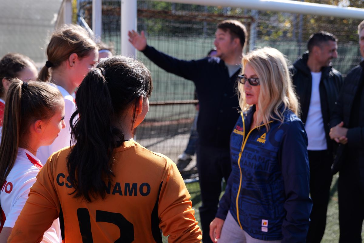 Imagini de aur la Complexul Sportiv Dinamo » Nadia Comăneci și David Popovici, față în față pentru viitorul sportului românesc: „Așa a făcut și Halep!”