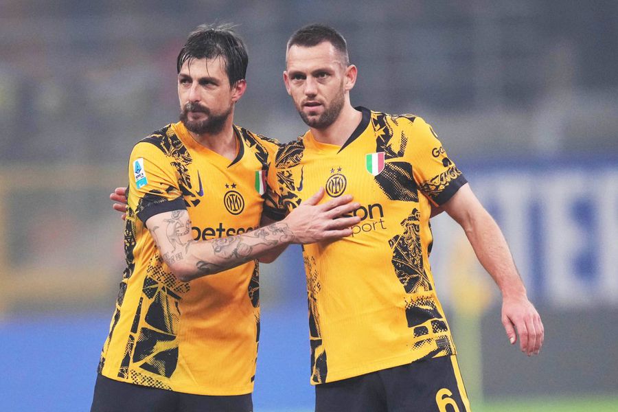 Ce se întâmplă cu doi veterani ai echipei lui Cristi Chivu