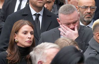 Imagini sfâșietoare la înmormântare: Wayne Rooney, în lacrimi » Multe nume mari au venit să-și ia adio