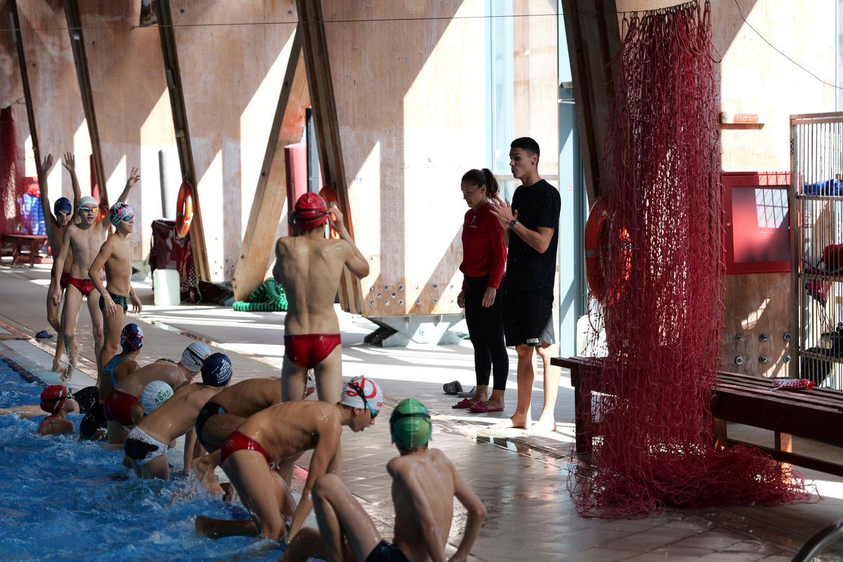 Imagini de aur la Complexul Sportiv Dinamo » Nadia Comăneci și David Popovici, față în față pentru viitorul sportului românesc: „Așa a făcut și Halep!”