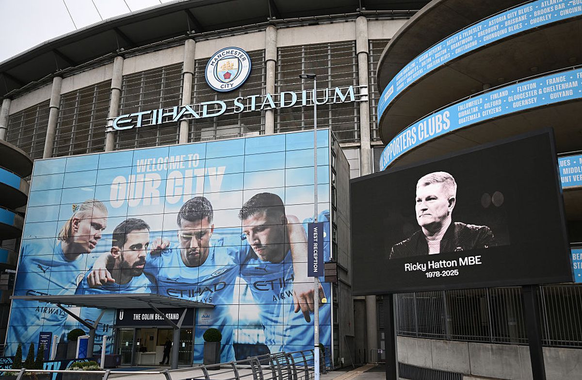 Imagini sfâșietoare la înmormântare: Wayne Rooney, în lacrimi » Multe nume mari au venit să-și ia adio